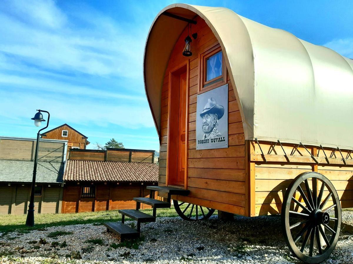 El Paso City, Zlatibor - Unique Wooden Cottages, Treehouse, Wild West Rooms, Accommodation 1-6 People Eksteriør billede