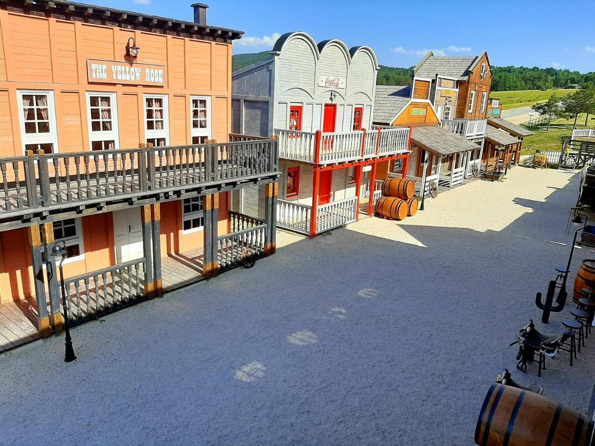 El Paso City, Zlatibor - Unique Wooden Cottages, Treehouse, Wild West Rooms, Accommodation 1-6 People Eksteriør billede
