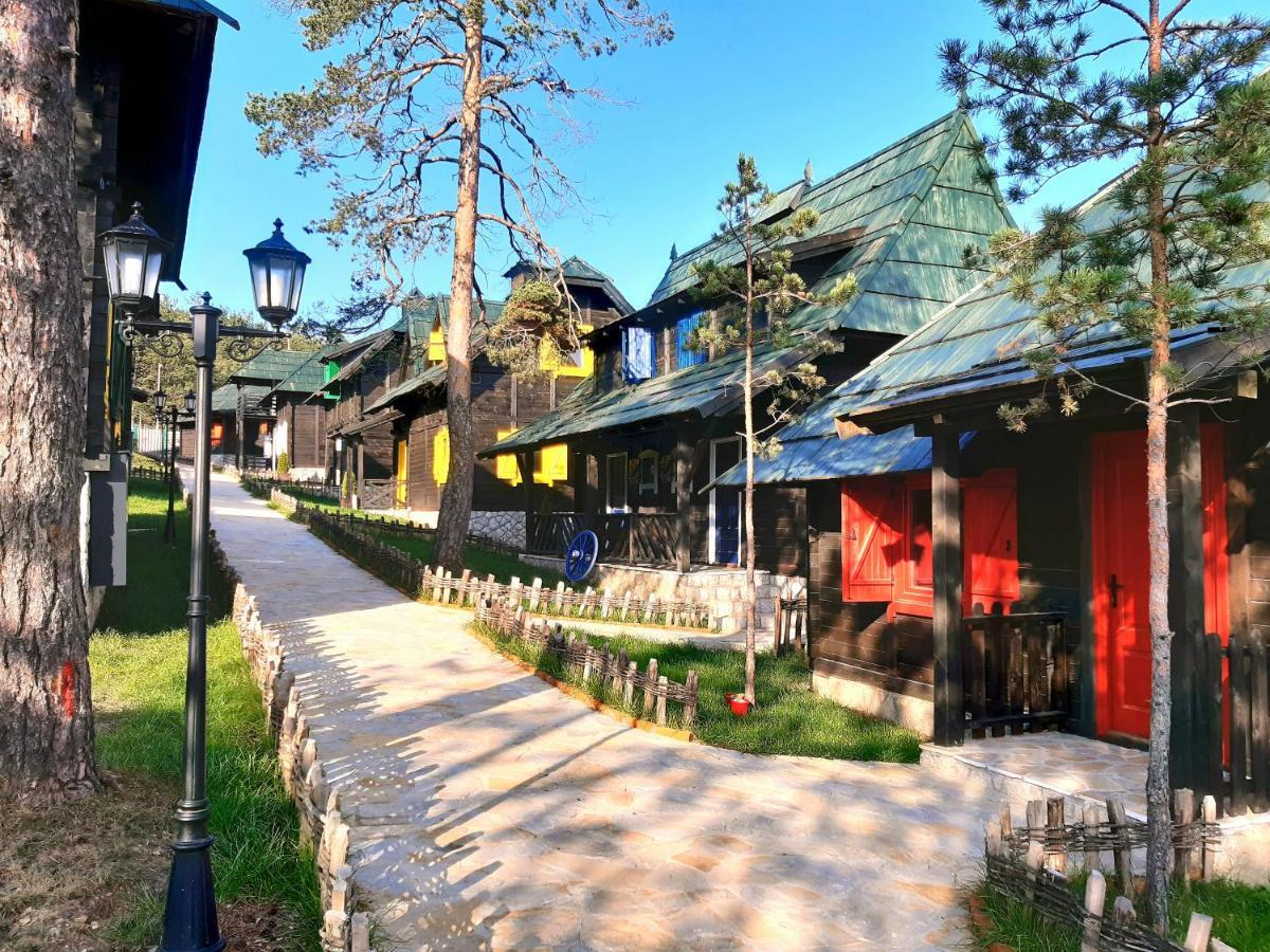 El Paso City, Zlatibor - Unique Wooden Cottages, Treehouse, Wild West Rooms, Accommodation 1-6 People Eksteriør billede