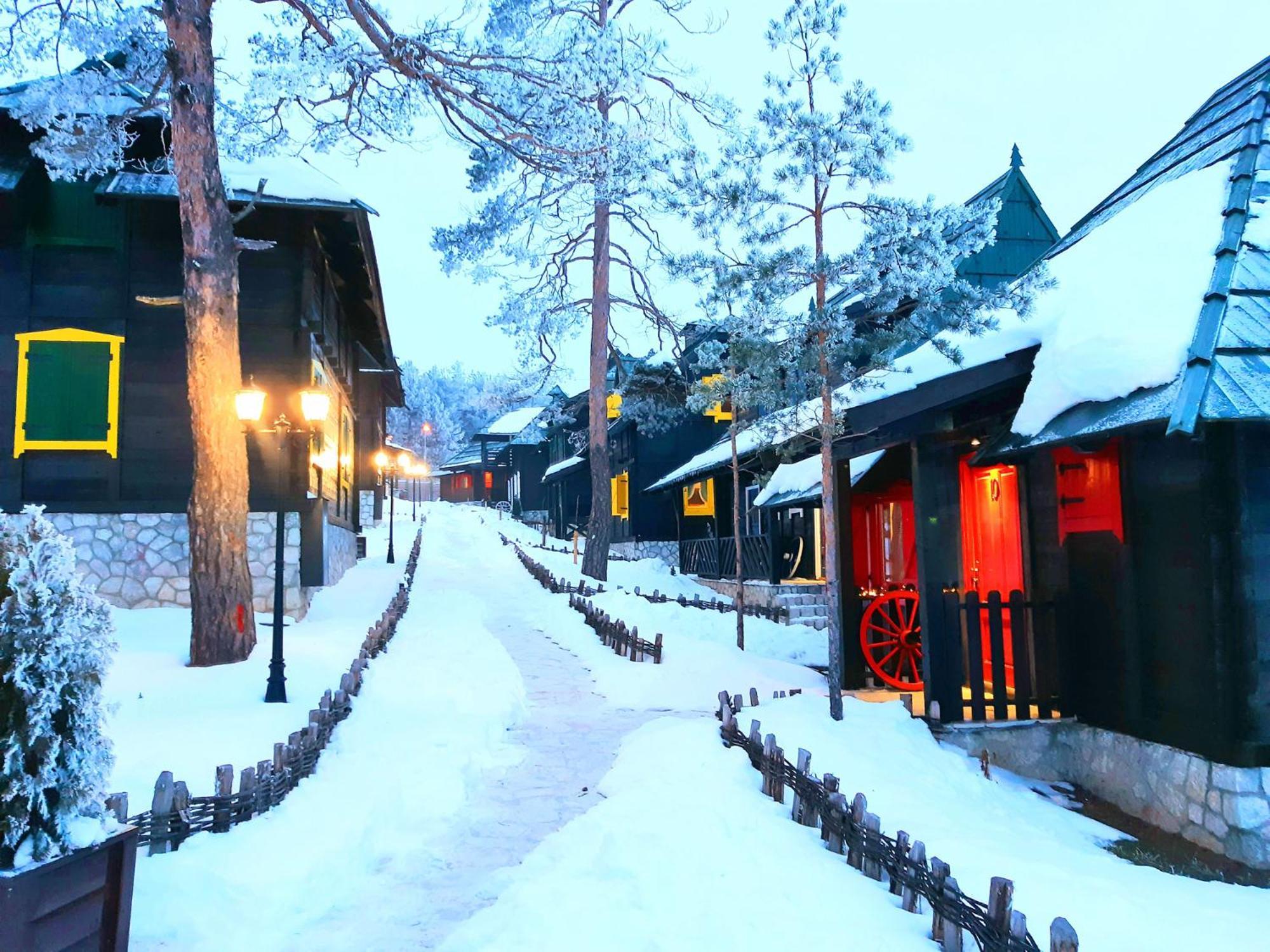 El Paso City, Zlatibor - Unique Wooden Cottages, Treehouse, Wild West Rooms, Accommodation 1-6 People Eksteriør billede