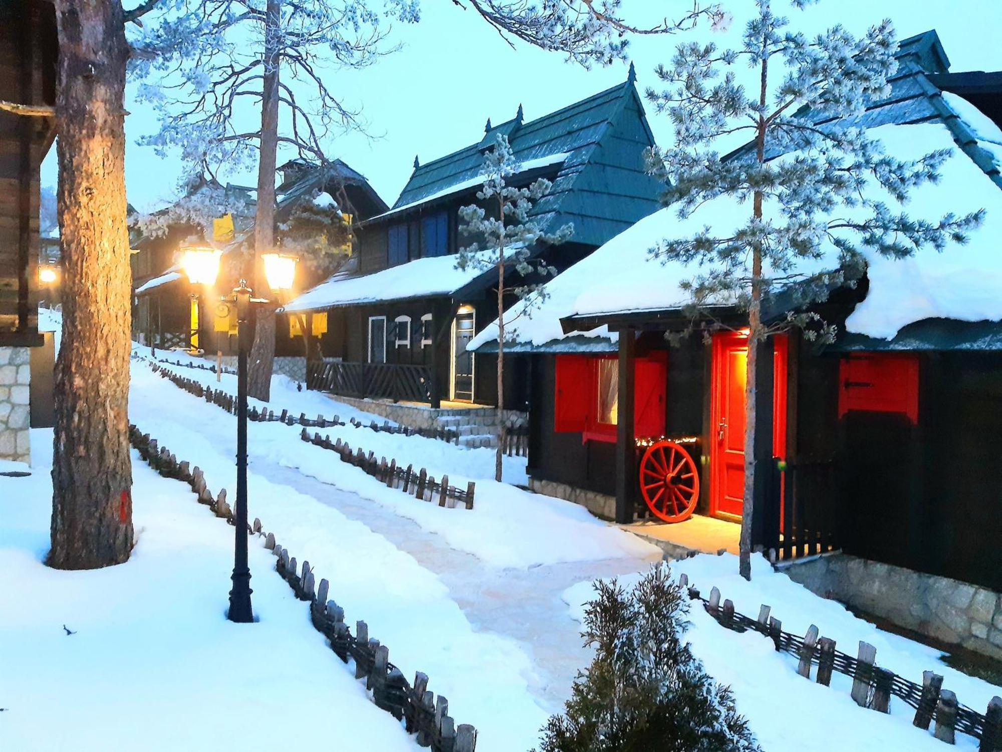 El Paso City, Zlatibor - Unique Wooden Cottages, Treehouse, Wild West Rooms, Accommodation 1-6 People Eksteriør billede