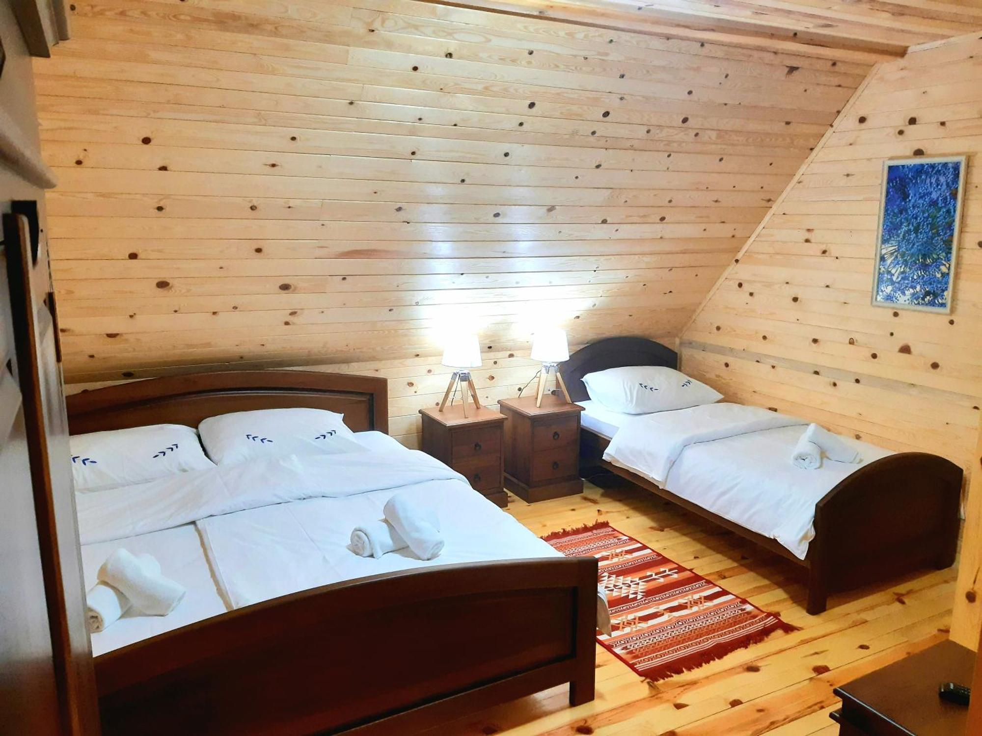 El Paso City, Zlatibor - Unique Wooden Cottages, Treehouse, Wild West Rooms, Accommodation 1-6 People Værelse billede