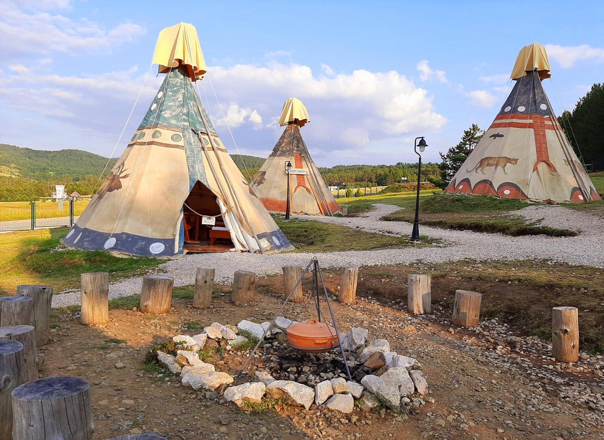 El Paso City, Zlatibor - Unique Wooden Cottages, Treehouse, Wild West Rooms, Accommodation 1-6 People Værelse billede