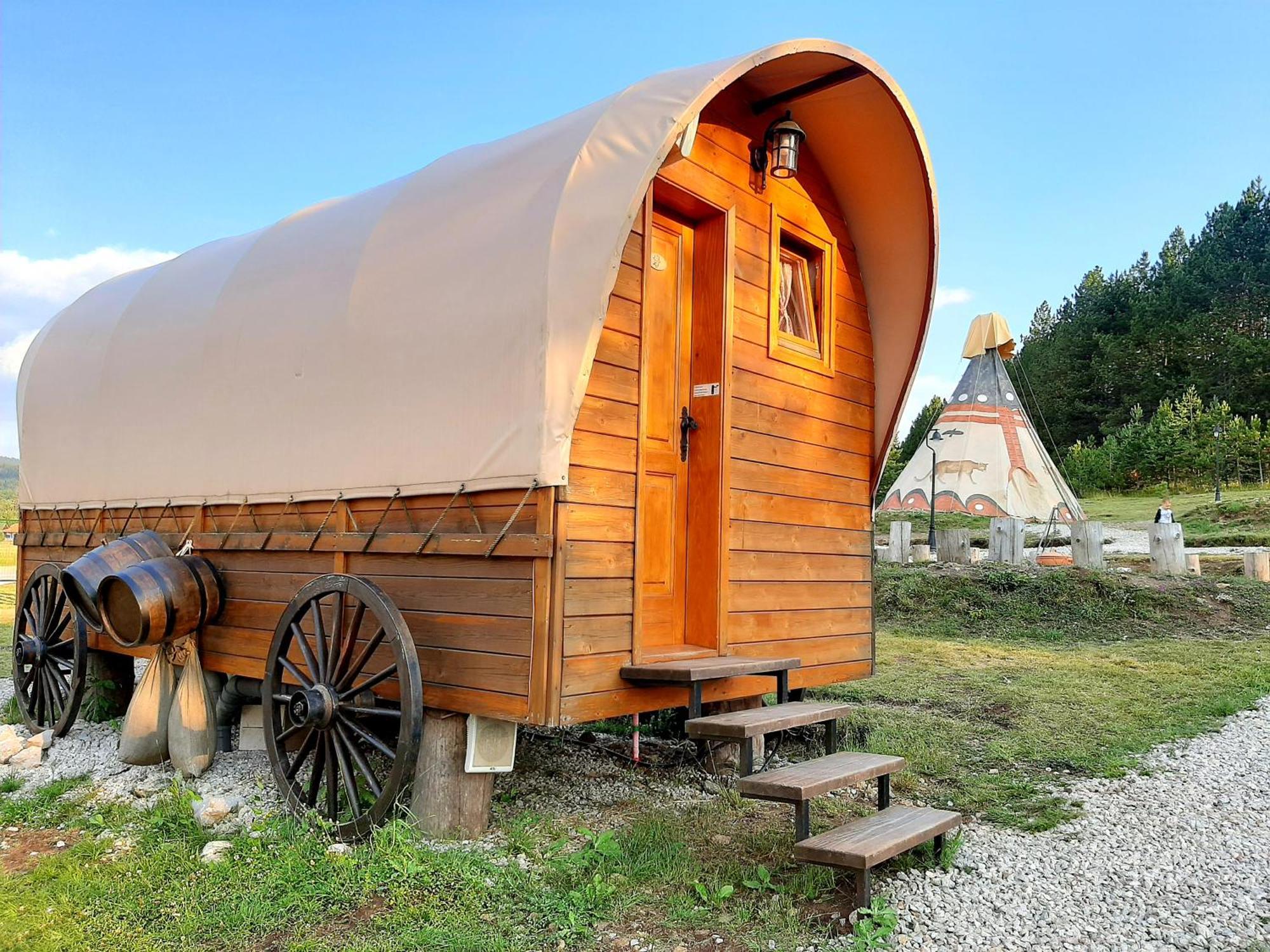 El Paso City, Zlatibor - Unique Wooden Cottages, Treehouse, Wild West Rooms, Accommodation 1-6 People Værelse billede