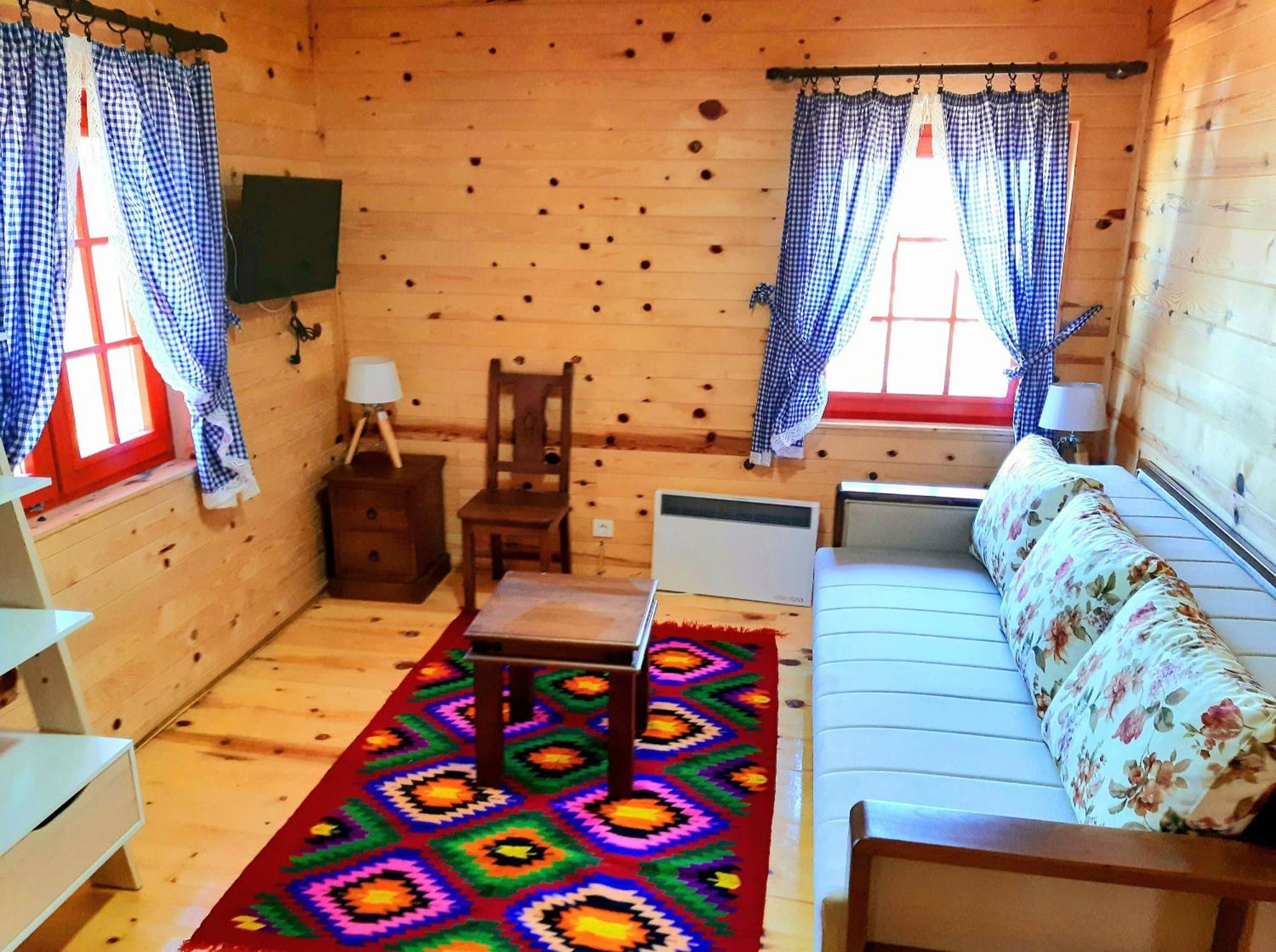 El Paso City, Zlatibor - Unique Wooden Cottages, Treehouse, Wild West Rooms, Accommodation 1-6 People Værelse billede