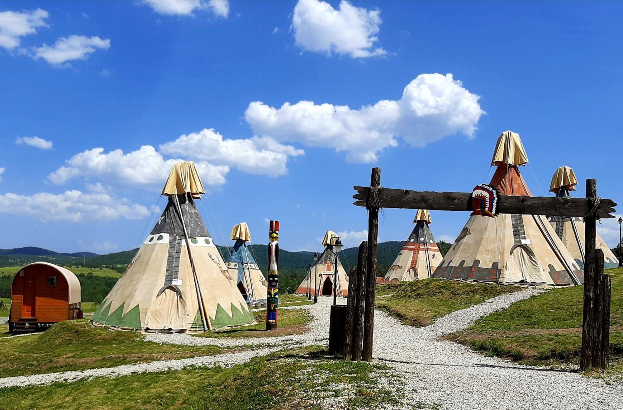 El Paso City, Zlatibor - Unique Wooden Cottages, Treehouse, Wild West Rooms, Accommodation 1-6 People Værelse billede